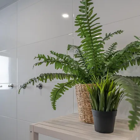 公寓 Newly Built 3 Bdrm Modern W Gym, Pool, & Views *