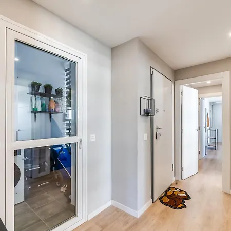 Newly Built 3 Bdrm Modern W Gym, Pool, & Views 公寓 马尔韦利亚