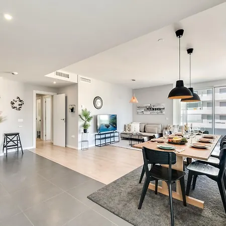 Lägenhet Newly Built 3 Bdrm Modern W Gym, Pool, & Views *