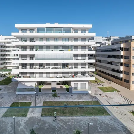 Newly Built 3 Bdrm Modern W Gym, Pool, & Views アパート *