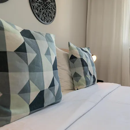 Newly Built 3 Bdrm Modern W Gym, Pool, & Views * Marbella