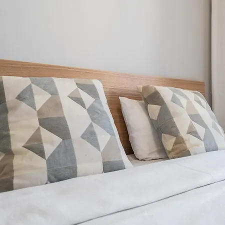 Newly Built 3 Bdrm Modern W Gym, Pool, & Views