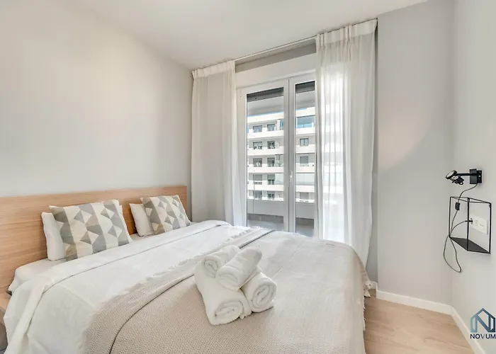 Newly Built 3 Bdrm Modern W Gym, Pool, & Views * Marbellac