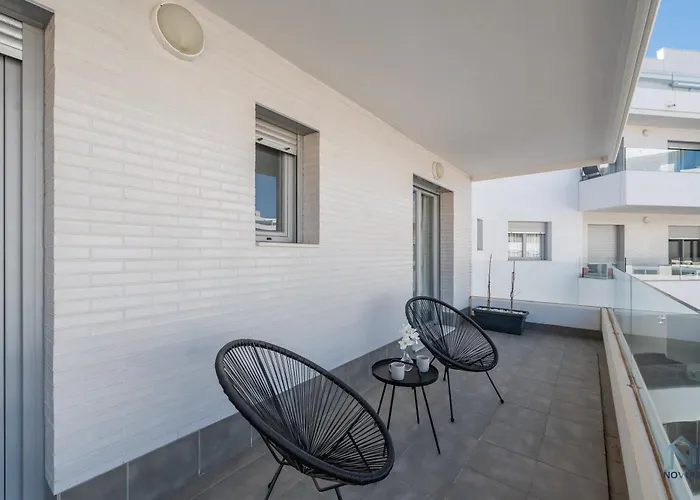 Newly Built 3 Bdrm Modern W Gym, Pool, & Views