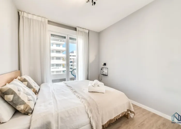 Appartement Newly Built 3 Bdrm Modern W Gym, Pool, & Views