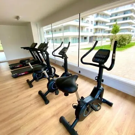 Newly Built 3 Bdrm Modern W Gym, Pool, & Views Apartman Marbella