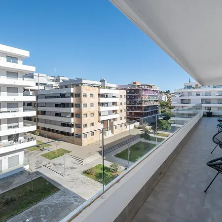 Apartman Newly Built 3 Bdrm Modern W Gym, Pool, & Views