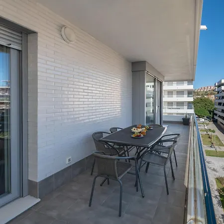 Newly Built 3 Bdrm Modern W Gym, Pool, & Views Appartement *