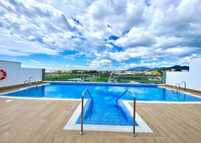 Newly Built 3 Bdrm Modern W Gym, Pool, & Views Appartamento *
