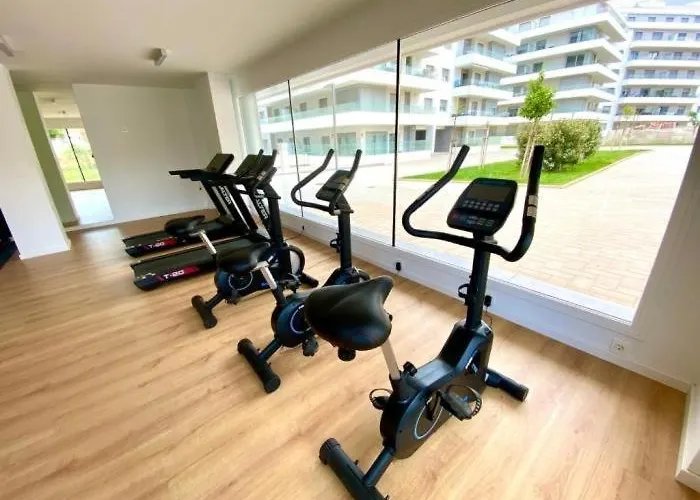 Newly Built 3 Bdrm Modern W Gym, Pool, & Views 公寓 马尔韦利亚