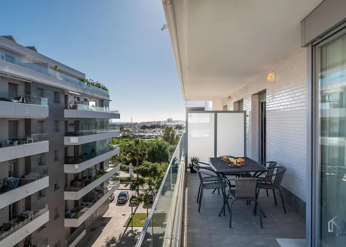 Newly Built 3 Bdrm Modern W Gym, Pool, & Views 马尔韦利亚