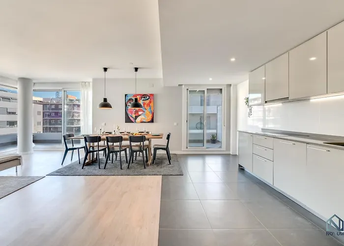 公寓 Newly Built 3 Bdrm Modern W Gym, Pool, & Views 马尔韦利亚