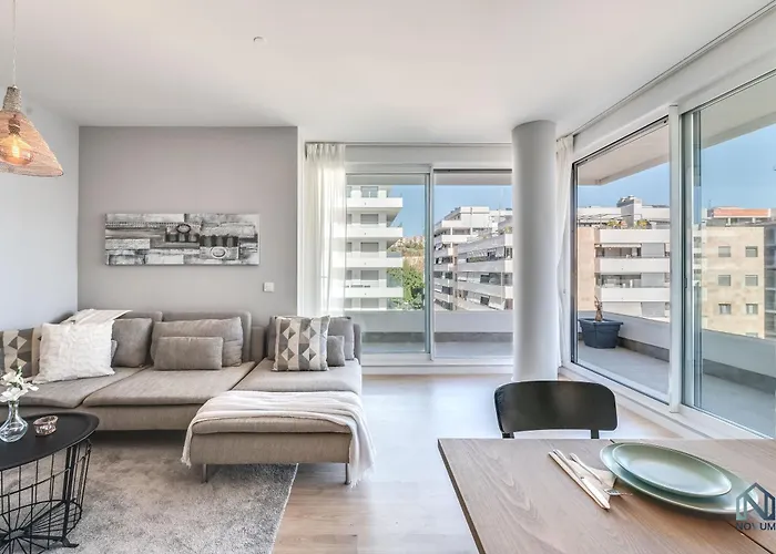 Newly Built 3 Bdrm Modern W Gym, Pool, & Views * 马尔韦利亚