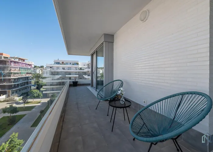Newly Built 3 Bdrm Modern W Gym, Pool, & Views 公寓