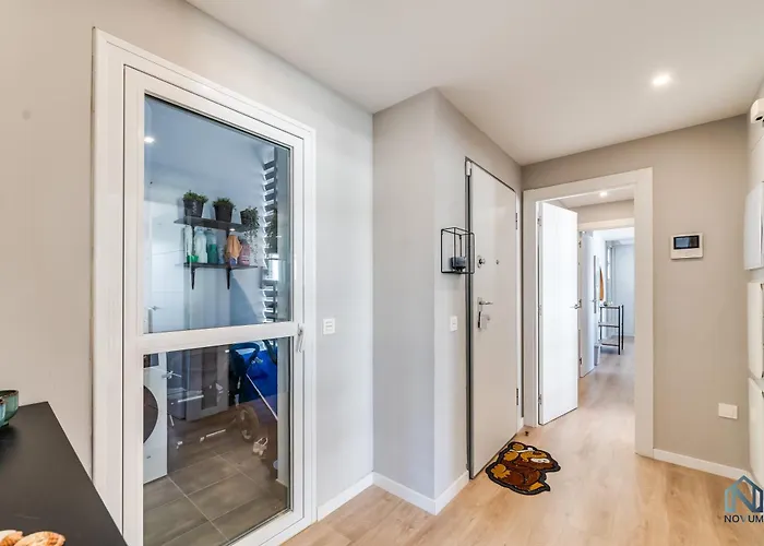 Newly Built 3 Bdrm Modern W Gym, Pool, & Views 公寓 马尔韦利亚