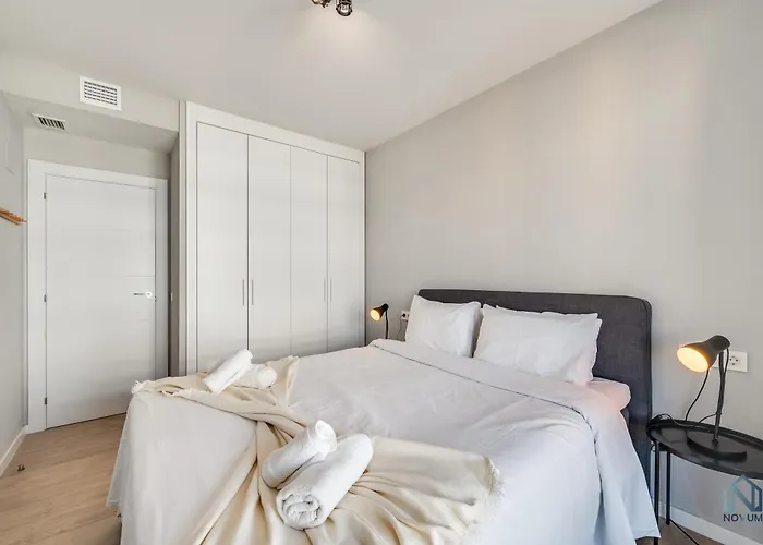 Newly Built 3 Bdrm Modern W Gym, Pool, & Views *