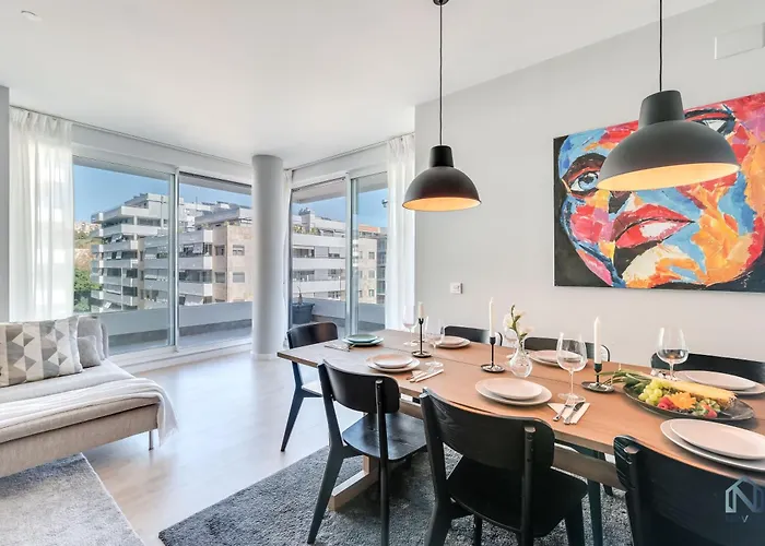 Newly Built 3 Bdrm Modern W Gym, Pool, & Views