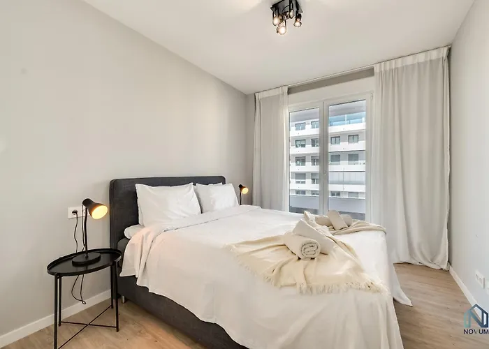 Newly Built 3 Bdrm Modern W Gym, Pool, & Views 公寓 *