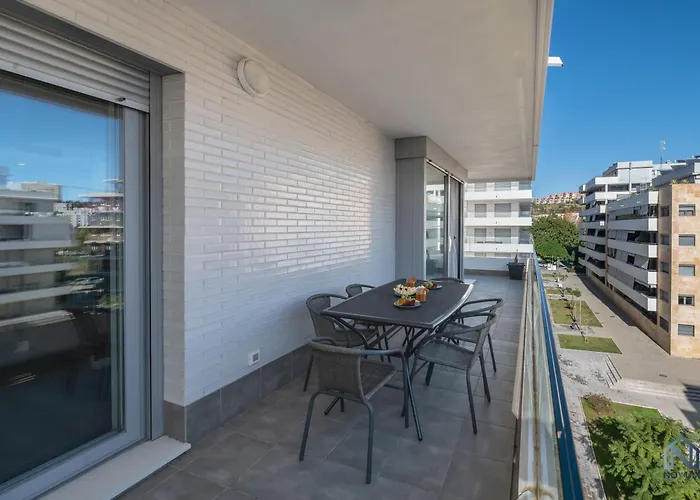 Newly Built 3 Bdrm Modern W Gym, Pool, & Views Appartamento *
