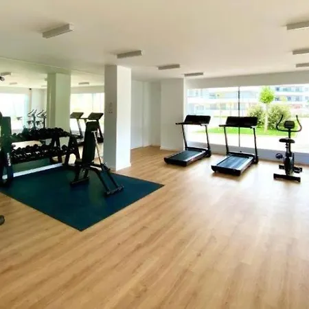 Apartment Newly Built 3 Bdrm Modern W Gym, Pool, & Views *