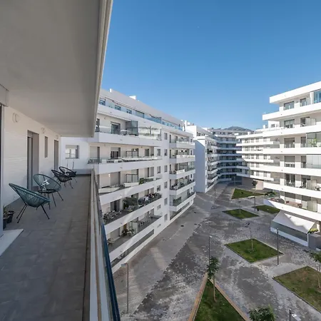 Newly Built 3 Bdrm Modern W Gym, Pool, & Views Apartment