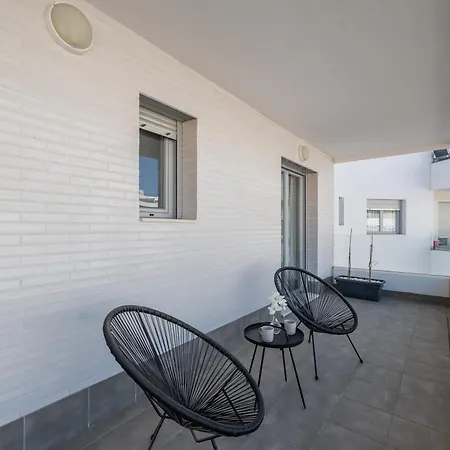 Newly Built 3 Bdrm Modern W Gym, Pool, & Views