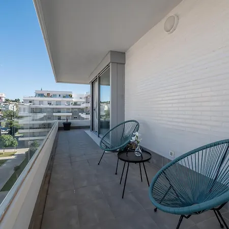 Newly Built 3 Bdrm Modern W Gym, Pool, & Views Apartment