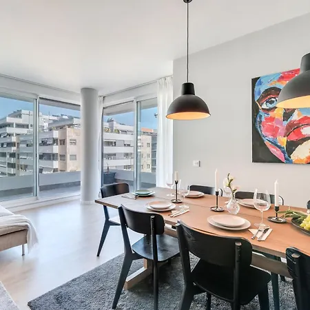 Newly Built 3 Bdrm Modern W Gym, Pool, & Views