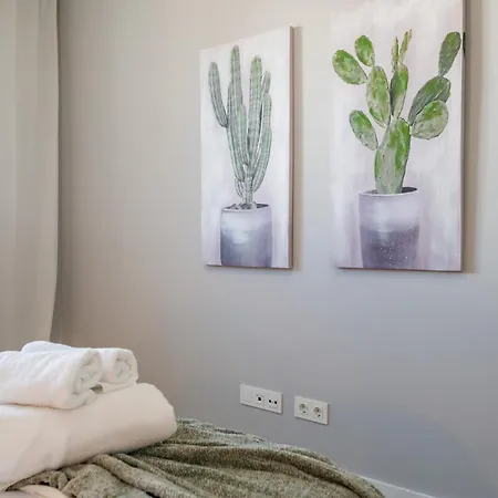 Newly Built 3 Bdrm Modern W Gym, Pool, & Views