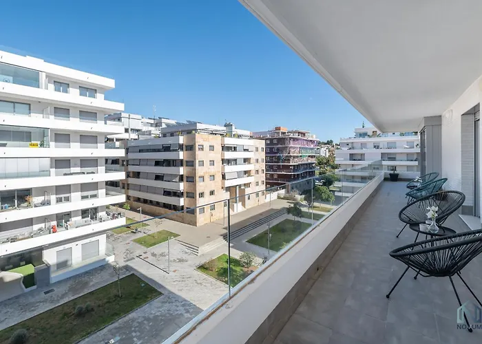 Apartment Newly Built 3 Bdrm Modern W Gym, Pool, & Views