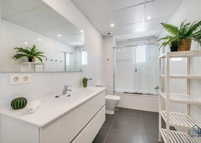 Apartment Newly Built 3 Bdrm Modern W Gym, Pool, & Views