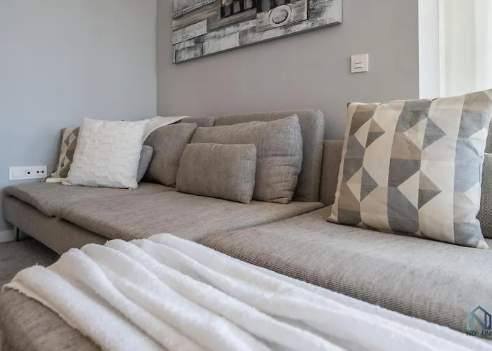 Newly Built 3 Bdrm Modern W Gym, Pool, & Views Marbella